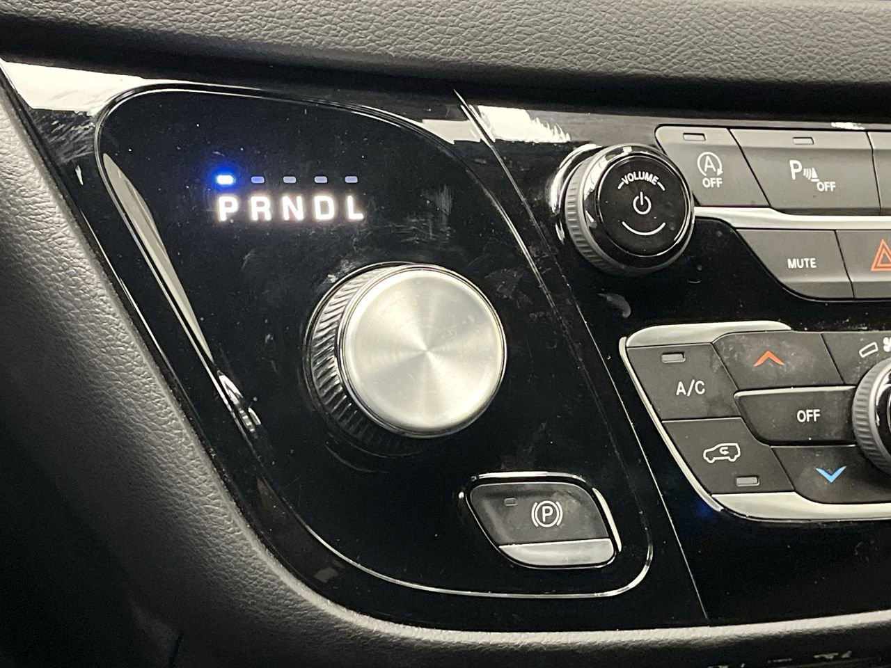 Used 2025 Chrysler Pacifica Select FWD image 25