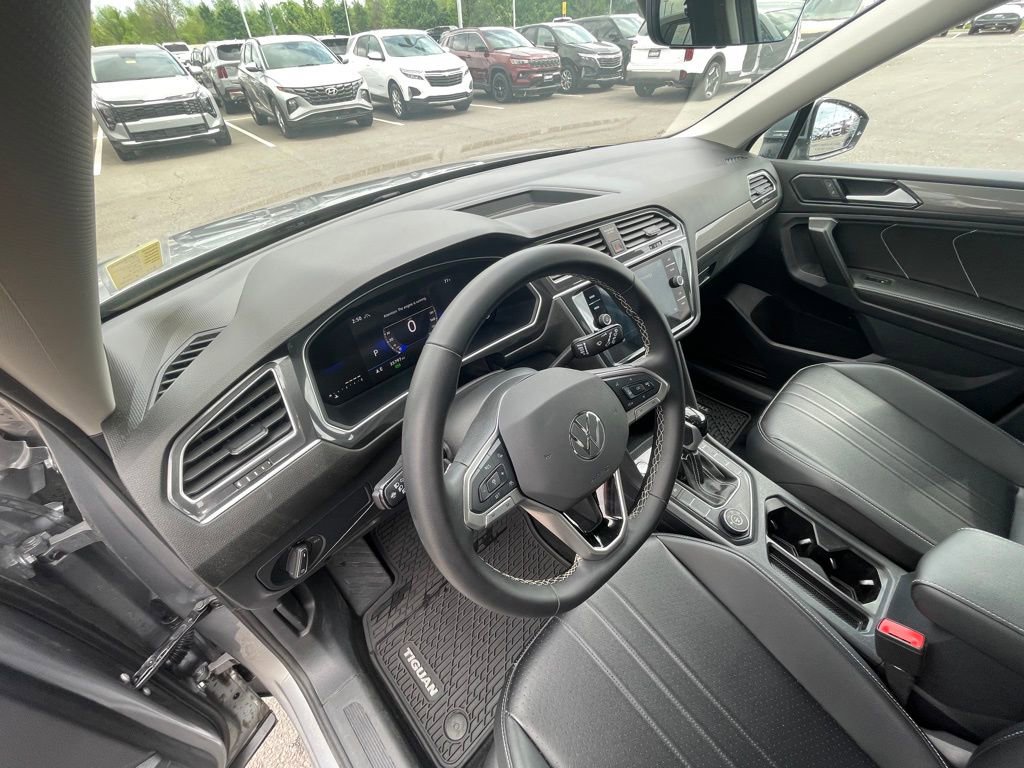 Used 2024 Volkswagen Tiguan SE w/ MDO Package, Two-Row AWD/4WD image 9