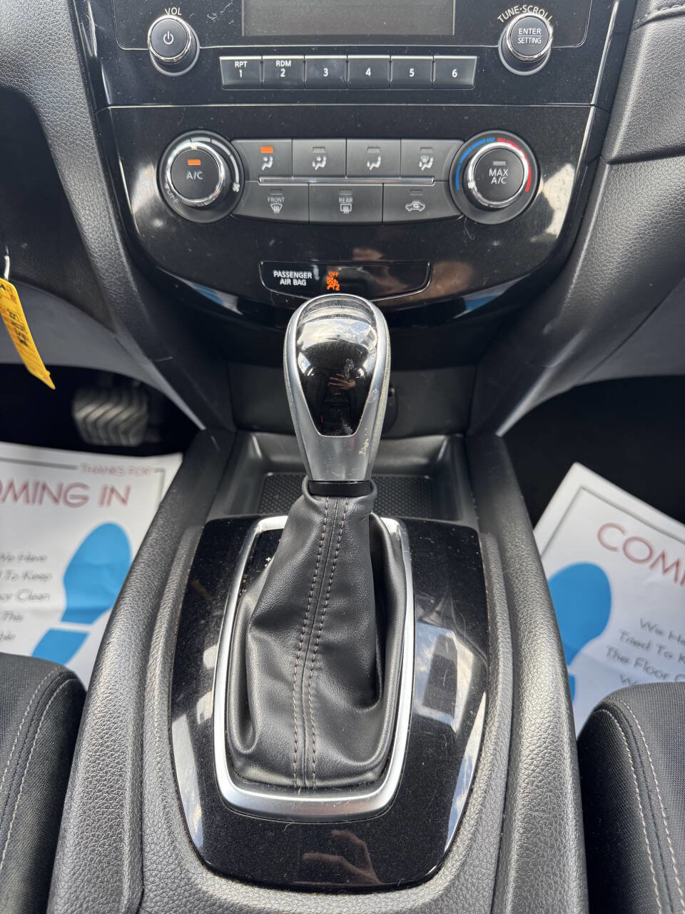 Used 2017 Nissan Rogue S AWD/4WD image 16