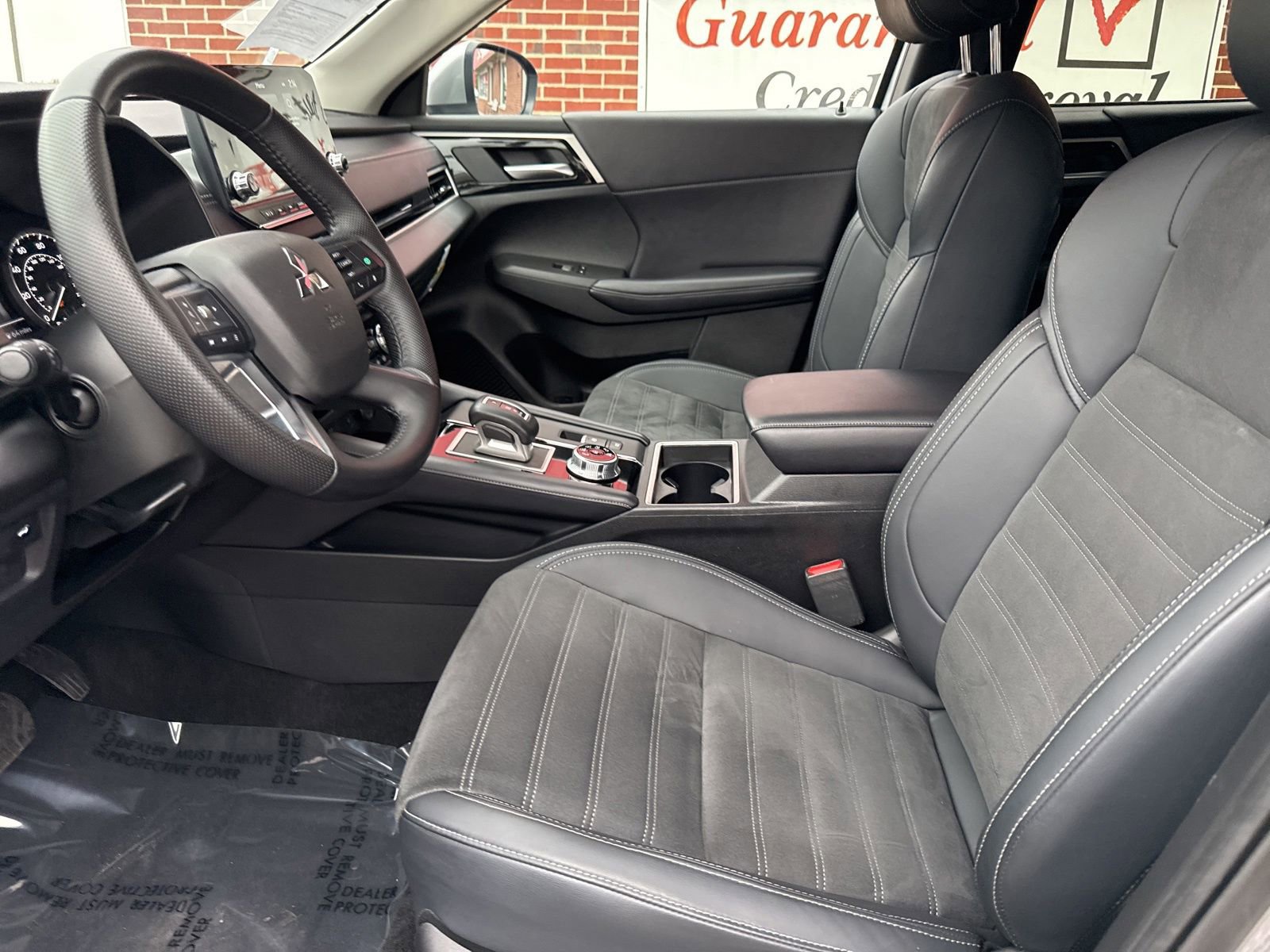 Used 2024 Mitsubishi Outlander SE image 25