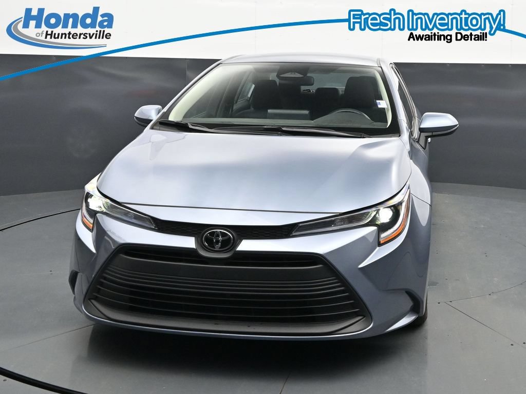 Used 2025 Toyota Corolla LE FWD image 3