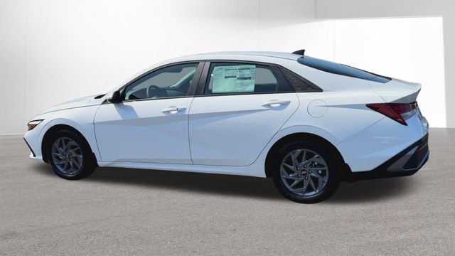 Used 2025 Hyundai Elantra Hybrid FWD image 55