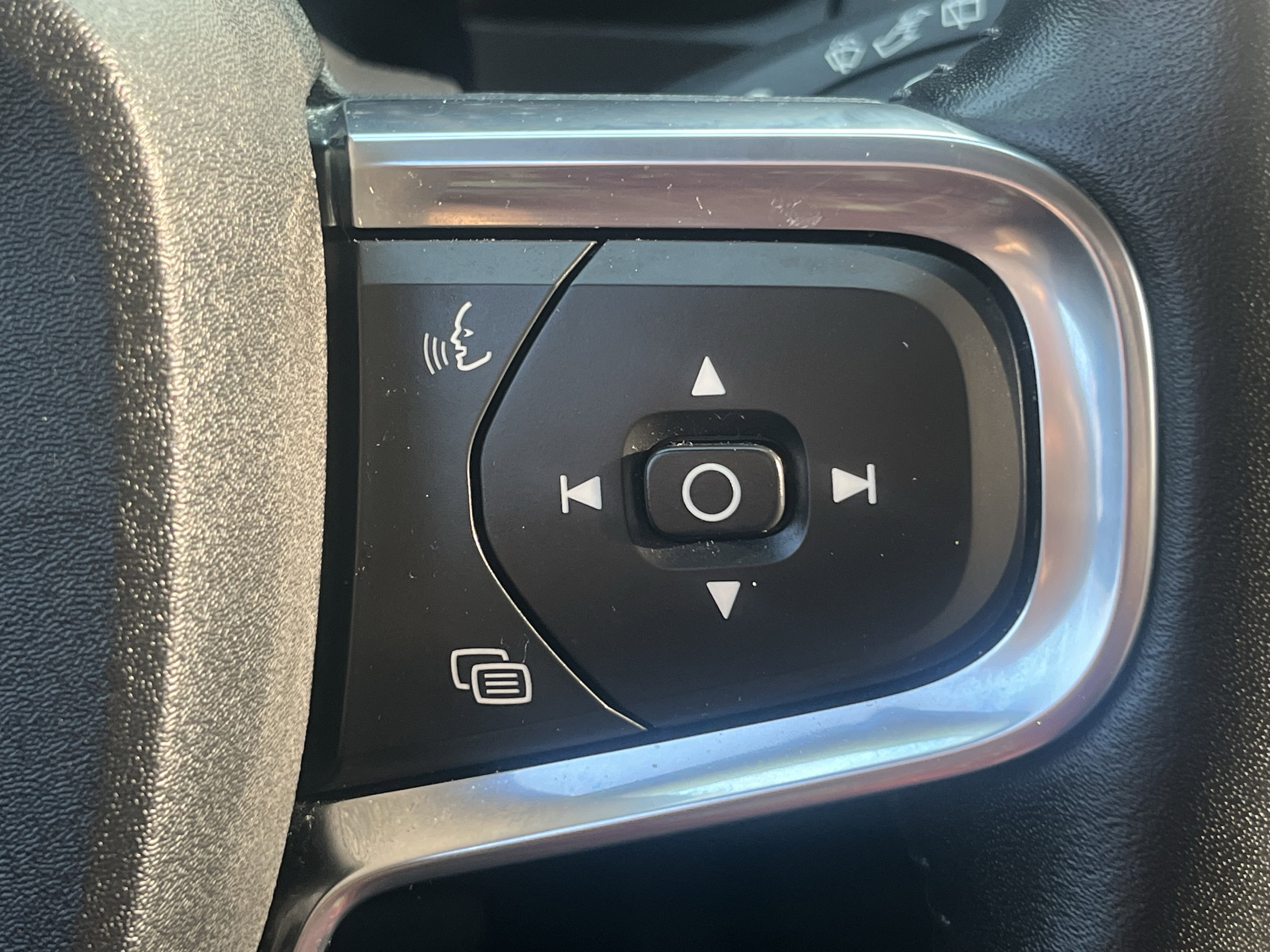 Used 2021 Volvo XC40 T5 Momentum AWD/4WD image 20