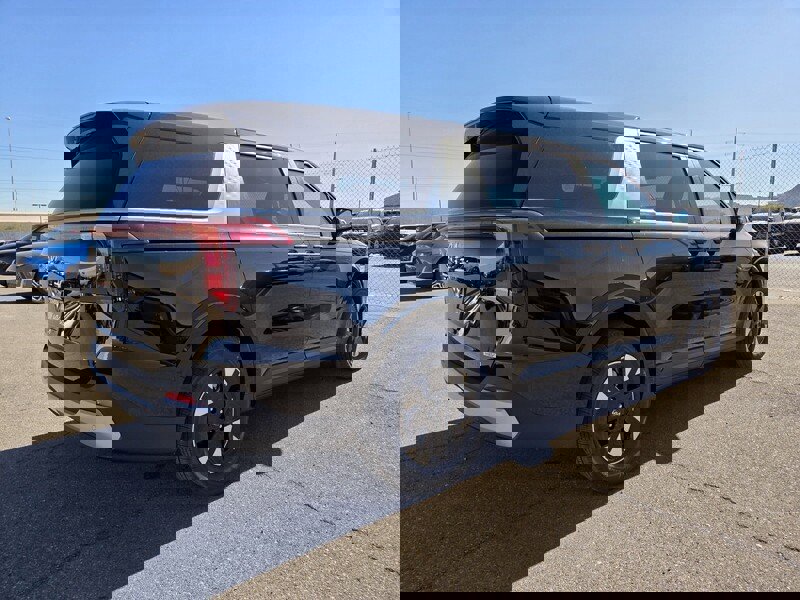 New 2026 Kia Carnival LXS image 3