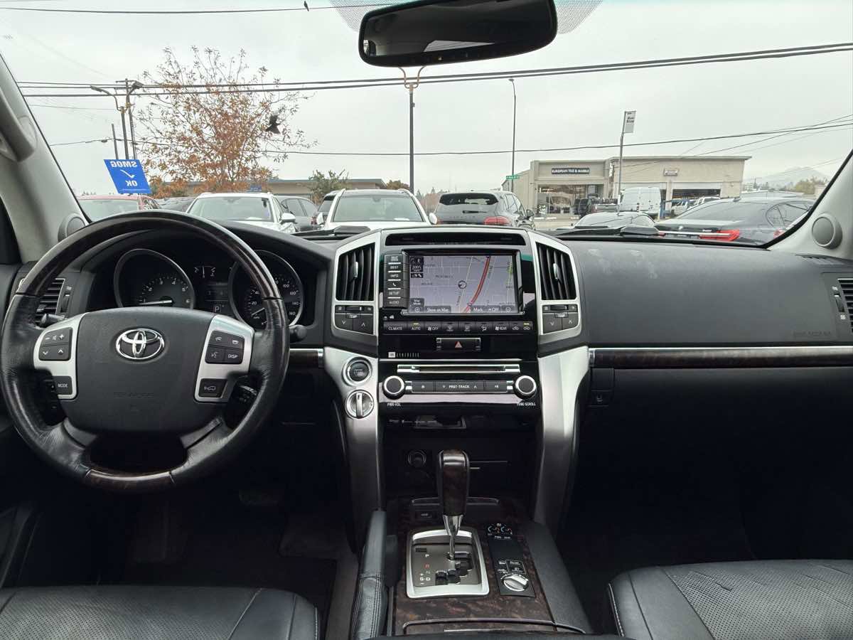 Used 2015 Toyota Land Cruiser image 37