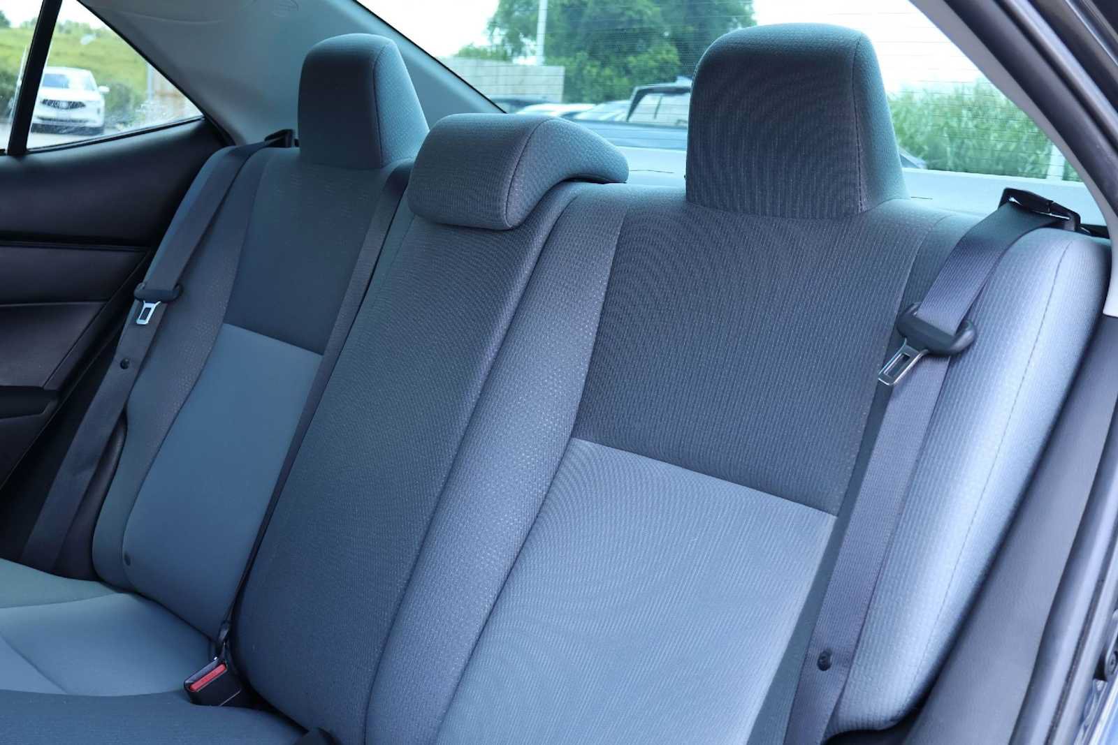 Used 2018 Toyota Corolla L FWD image 13