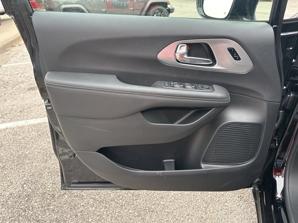 New 2026 Chrysler Pacifica Limited w/ S Appearance Package FWD image 60