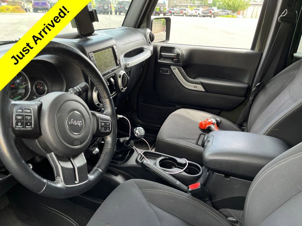 Used 2016 Jeep Wrangler Unlimited Sahara w/ Dual Top Group AWD/4WD image 2