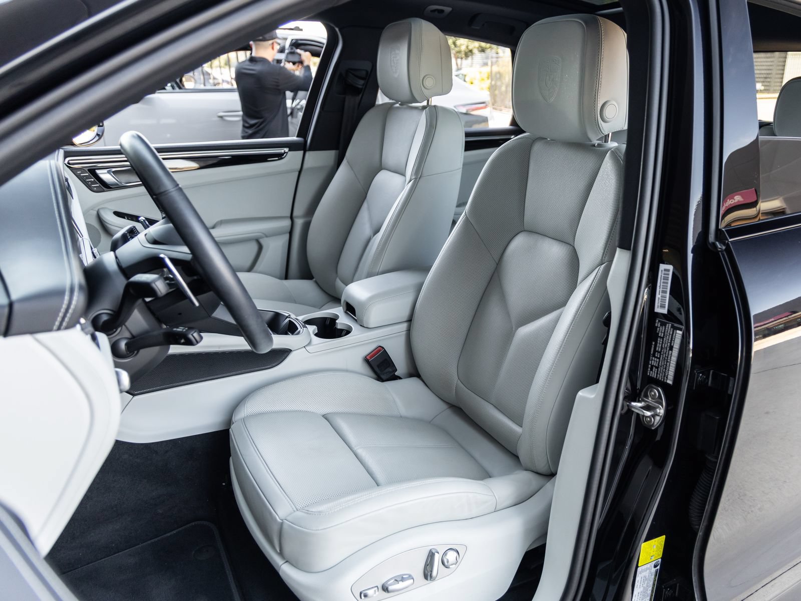 Certified 2024 Porsche Macan S AWD/4WD image 5