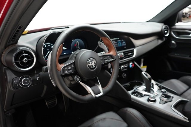 New 2025 Alfa Romeo Giulia Intensa w/ Driving Assist Package image 15
