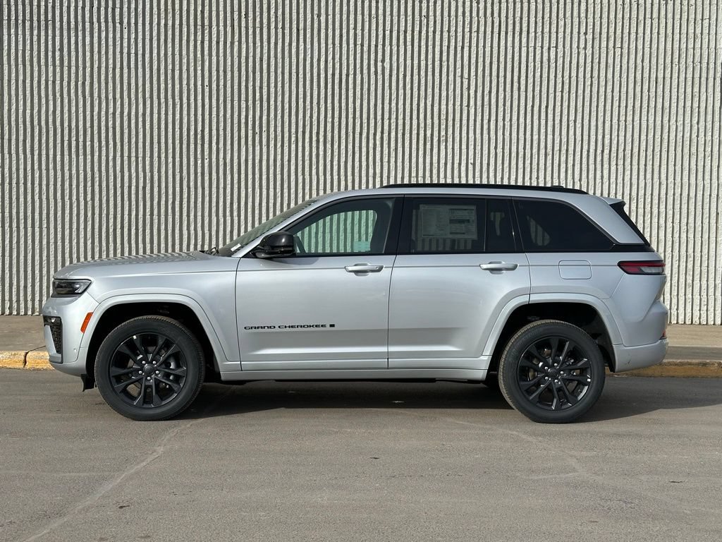 New 2026 Jeep Grand Cherokee Limited AWD/4WD image 2