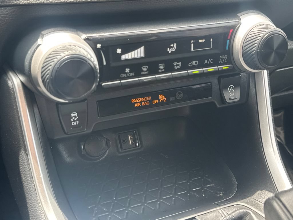 Used 2019 Toyota RAV4 LE w/ All Weather Liner Package AWD/4WD image 24