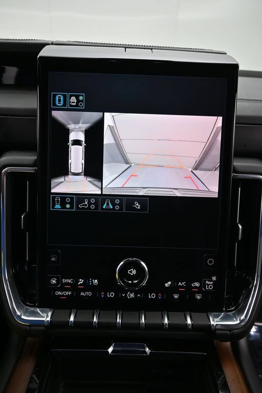 Used 2025 GMC Yukon XL Denali AWD/4WD image 21