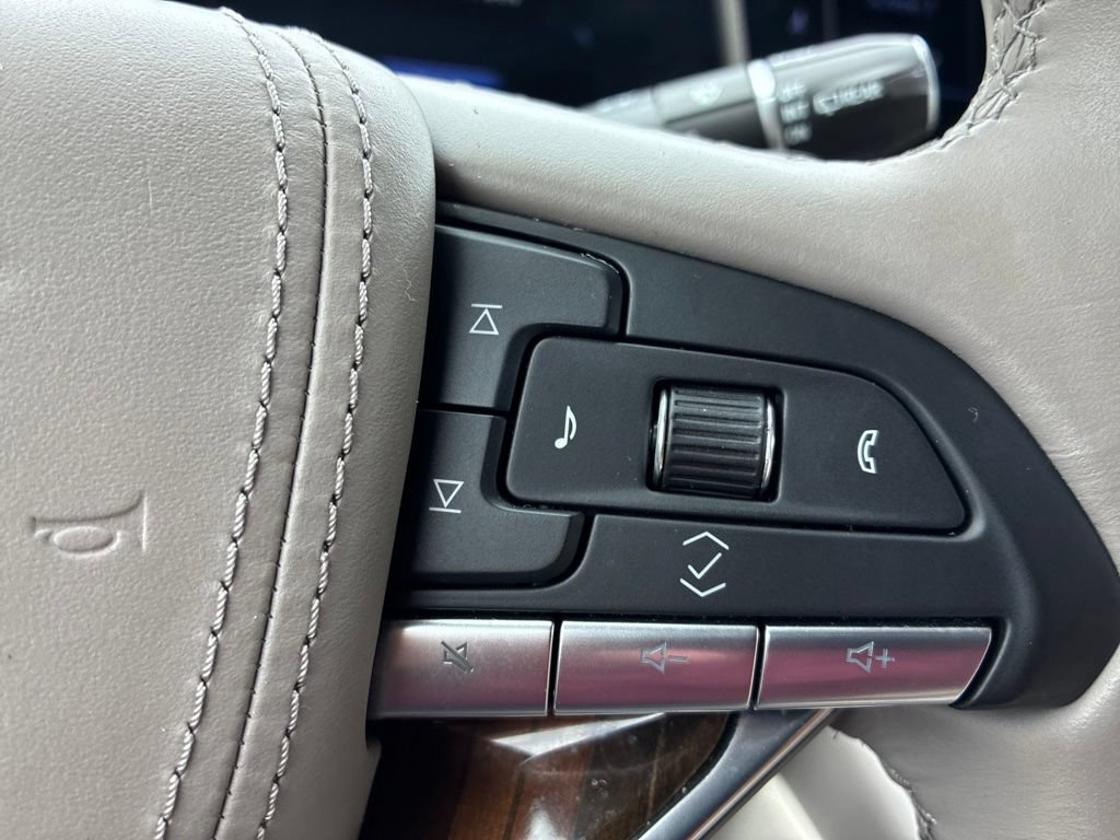 Used 2024 Cadillac Escalade Premium Luxury Platinum RWD image 12