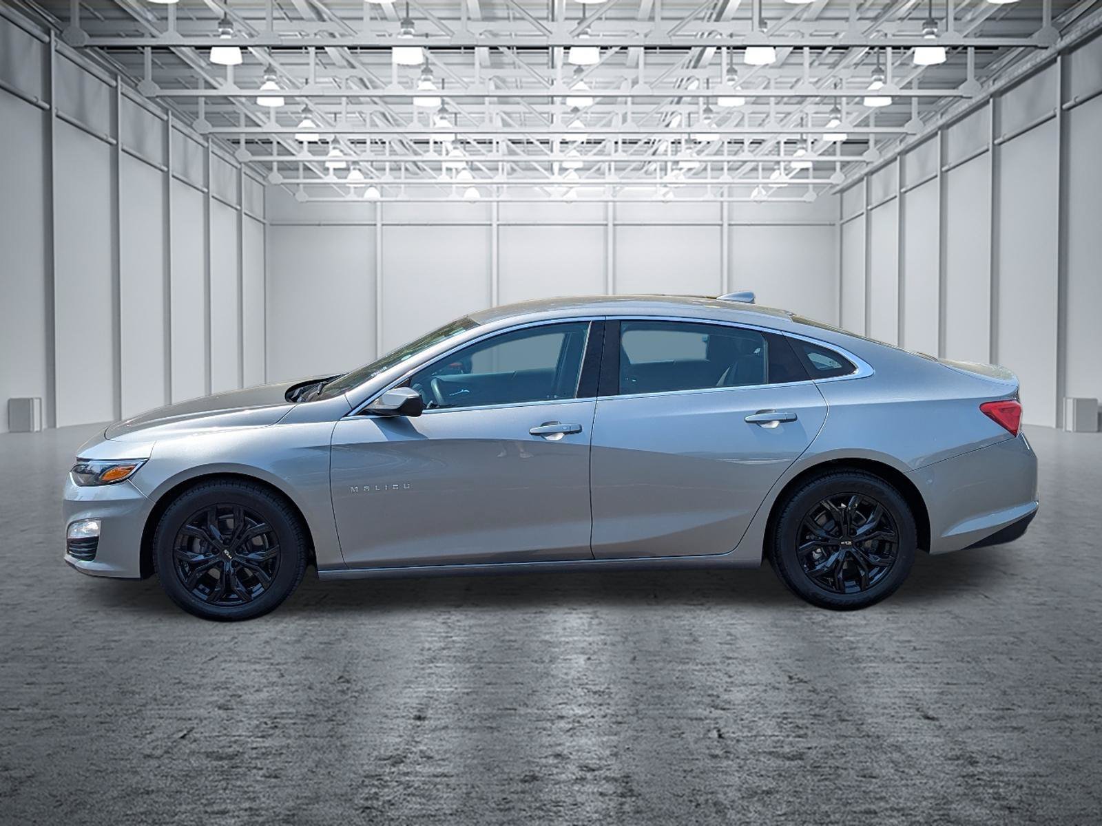 Used 2023 Chevrolet Malibu LT FWD image 2