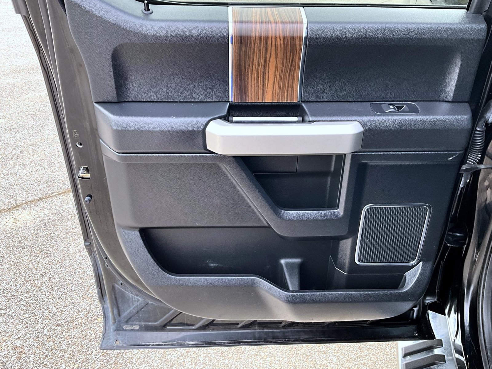 Used 2017 Ford F150 Lariat AWD/4WD image 23