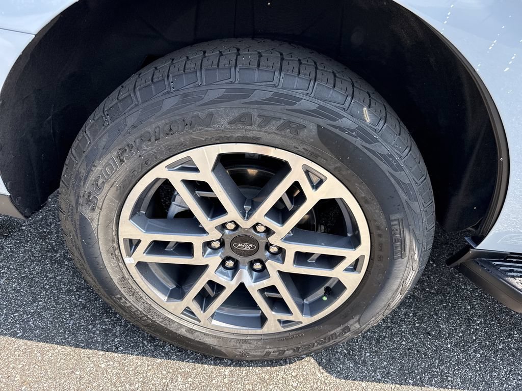 Used 2025 Ford Expedition Active AWD/4WD image 17