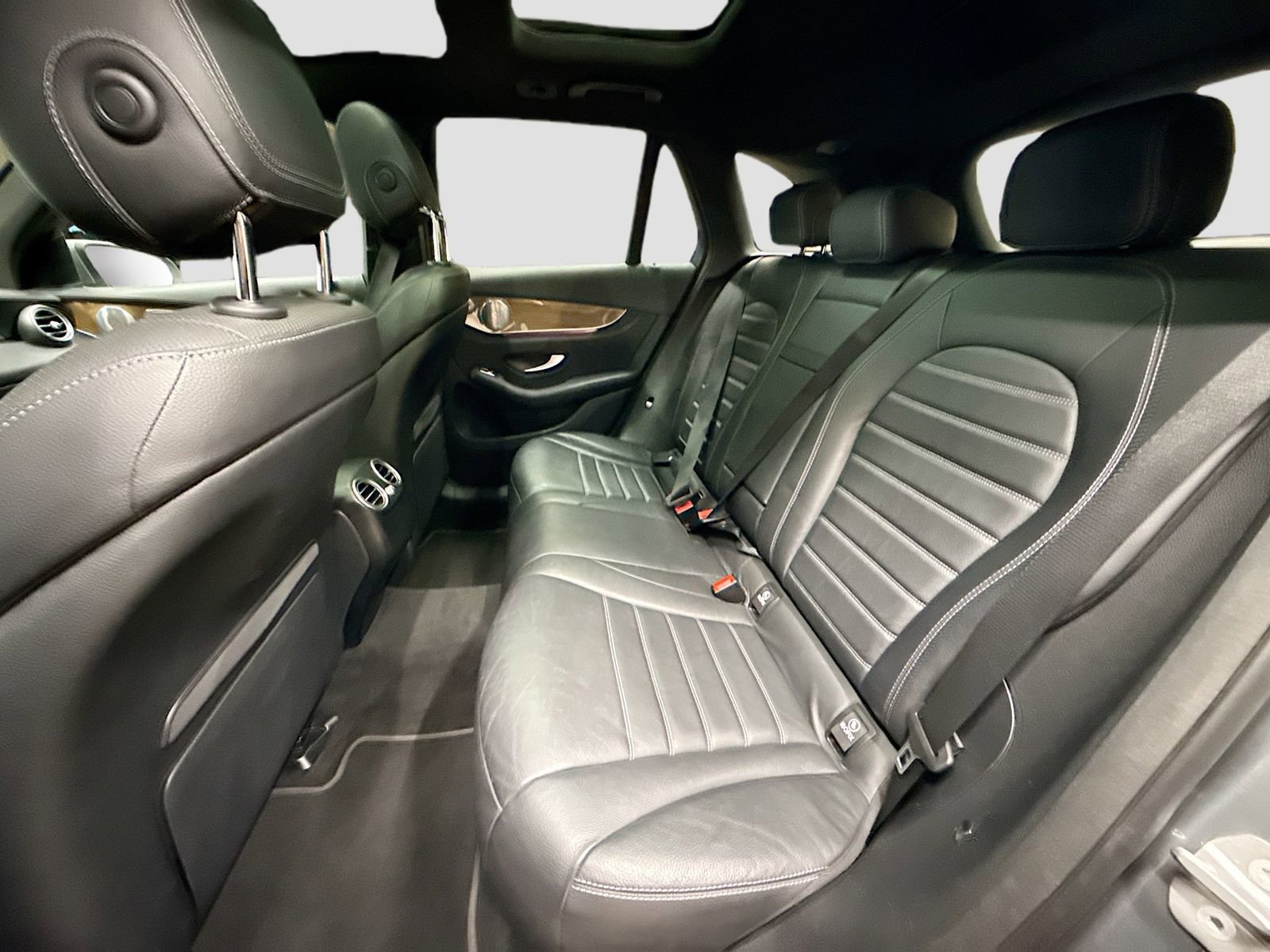 Used 2018 Mercedes-Benz GLC 300 4MATIC image 27