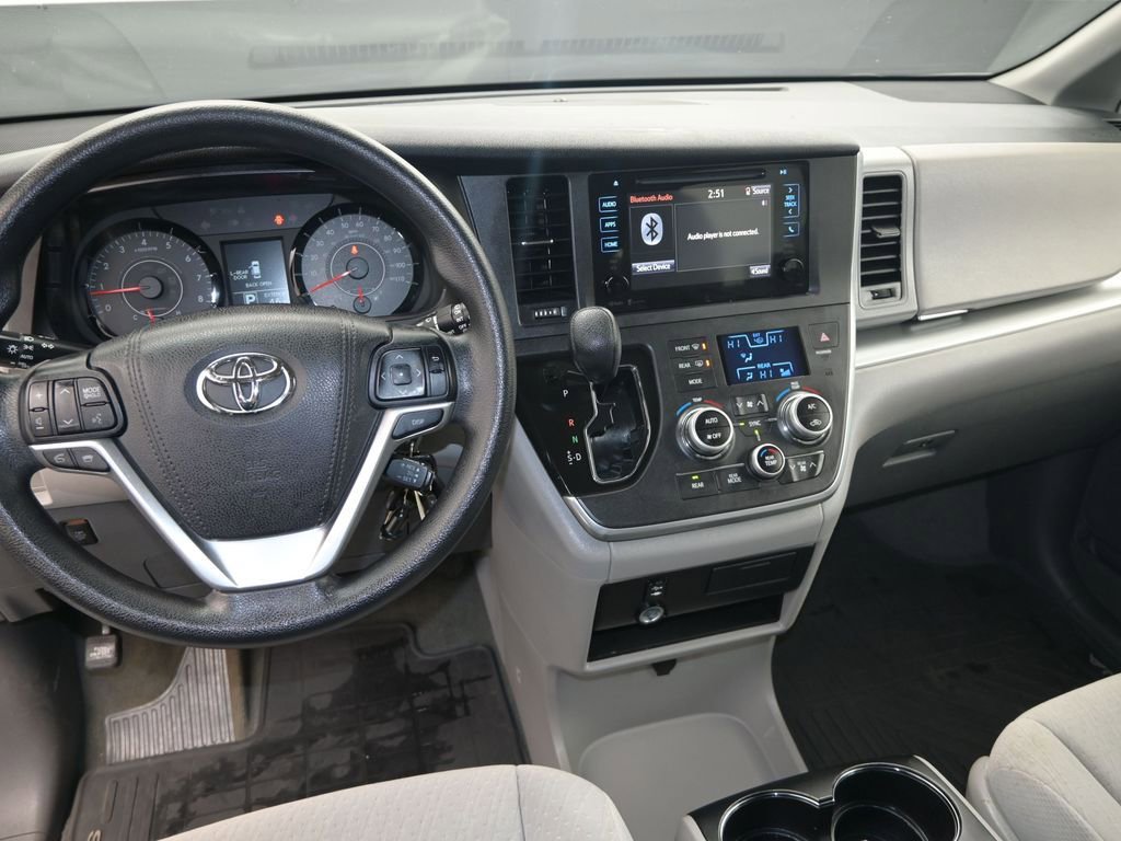 Used 2015 Toyota Sienna LE image 20