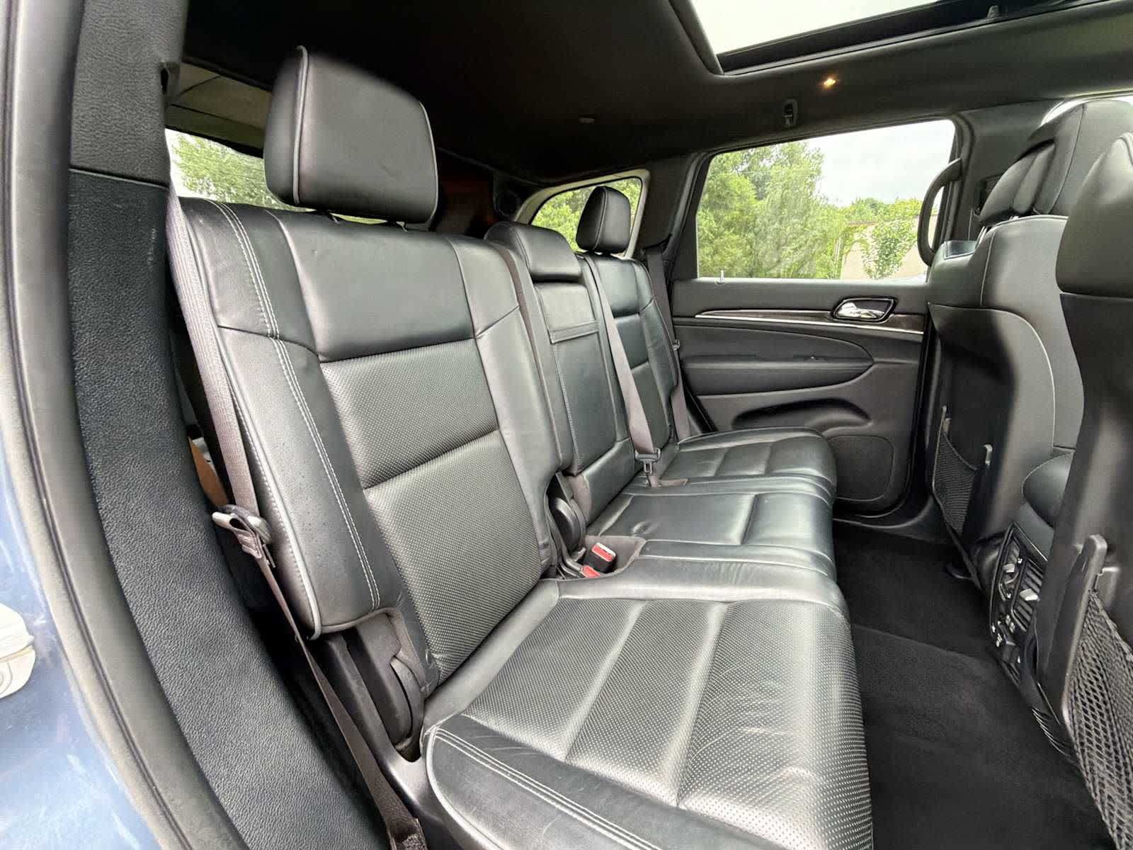 Used 2020 Jeep Grand Cherokee Overland AWD/4WD image 18