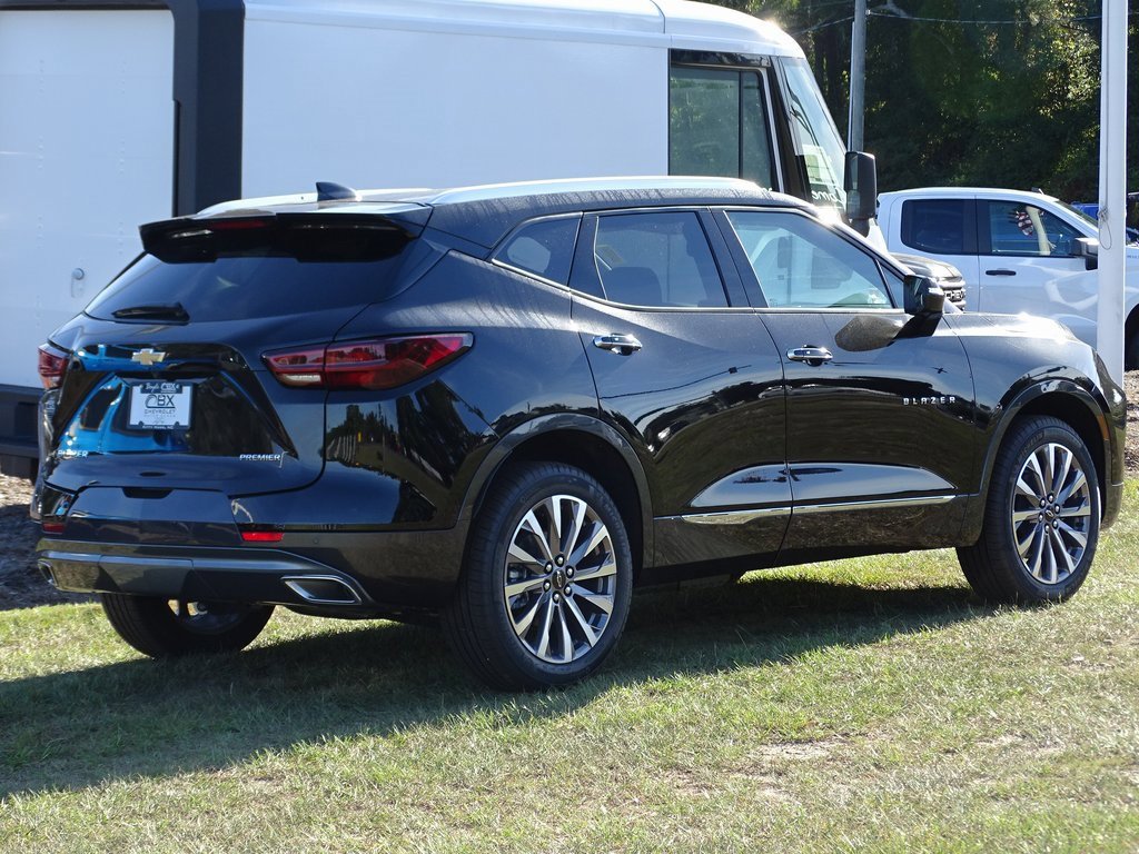 Used 2025 Chevrolet Blazer Premier w/ Enhanced Convenience Package image 3