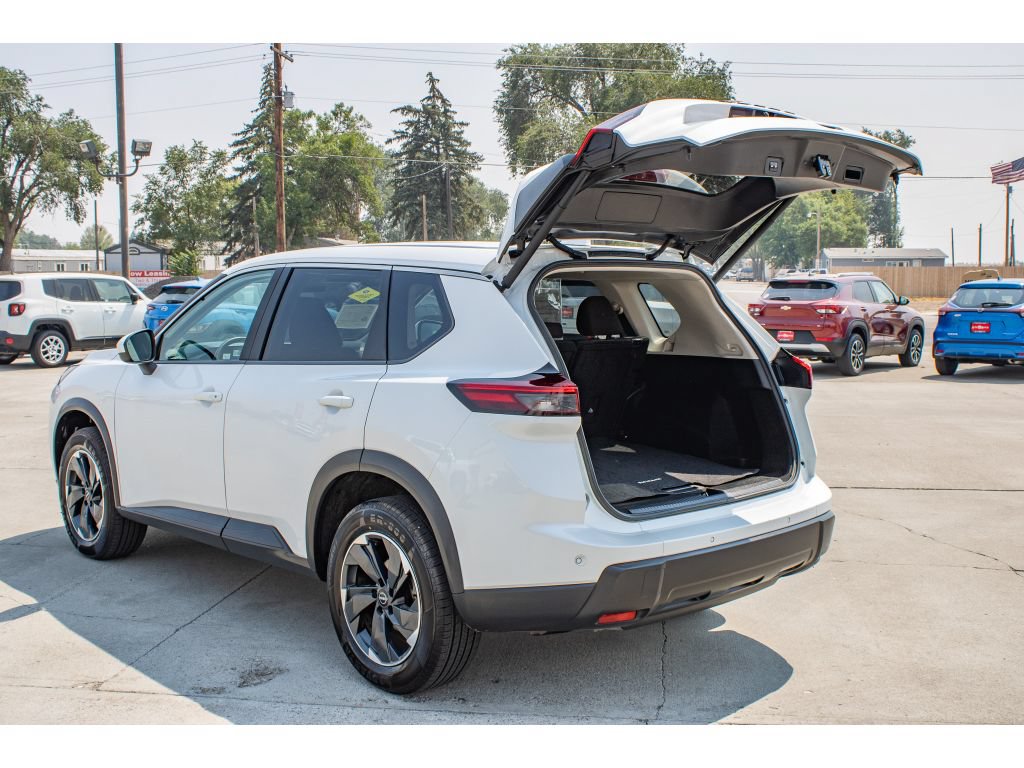 Used 2024 Nissan Rogue SV AWD/4WD image 9