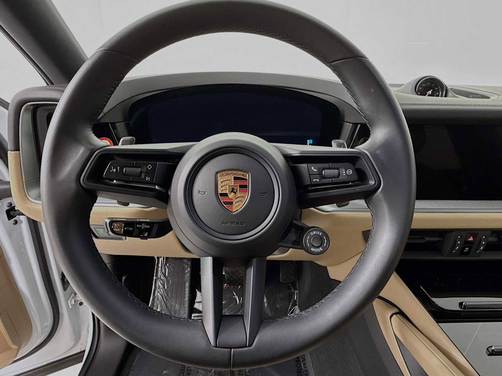 Certified 2025 Porsche Cayenne Coupe image 15
