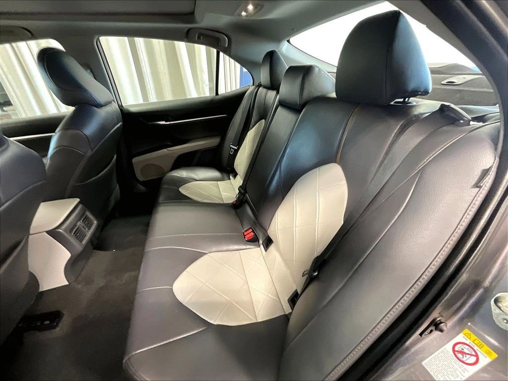 Used 2019 Toyota Camry XLE FWD image 15