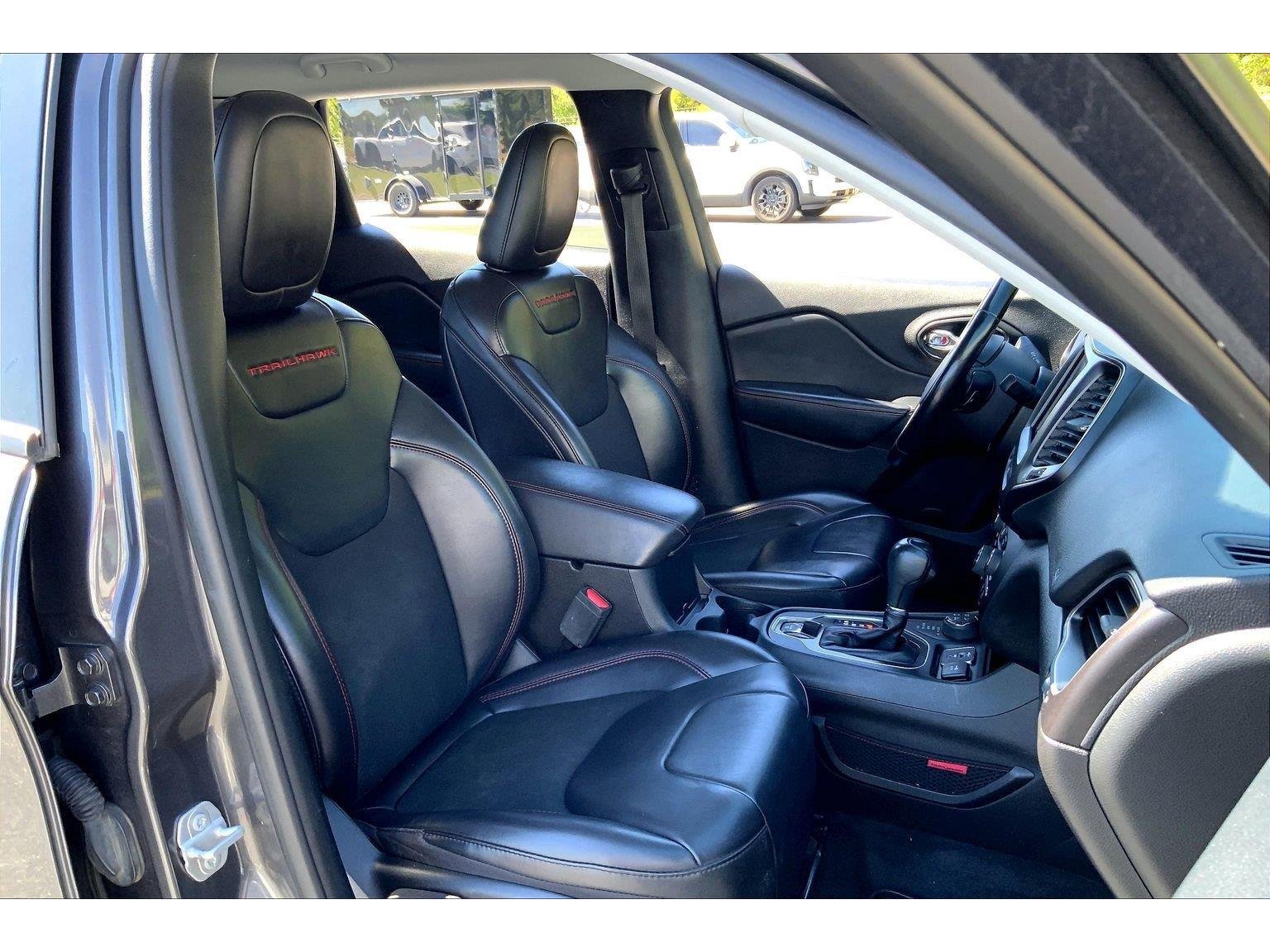 Used 2021 Jeep Cherokee Trailhawk AWD/4WD image 7