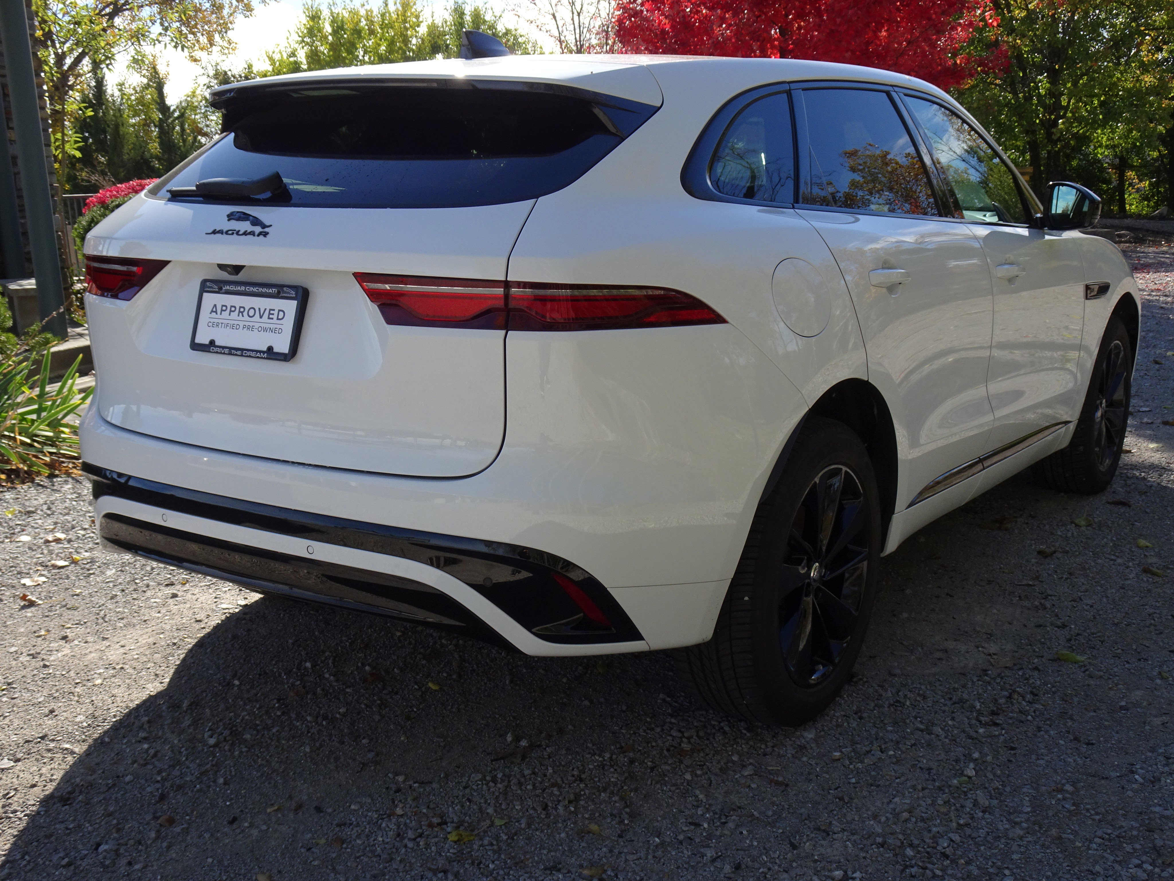 Certified 2025 Jaguar F-PACE R-Dynamic S image 11