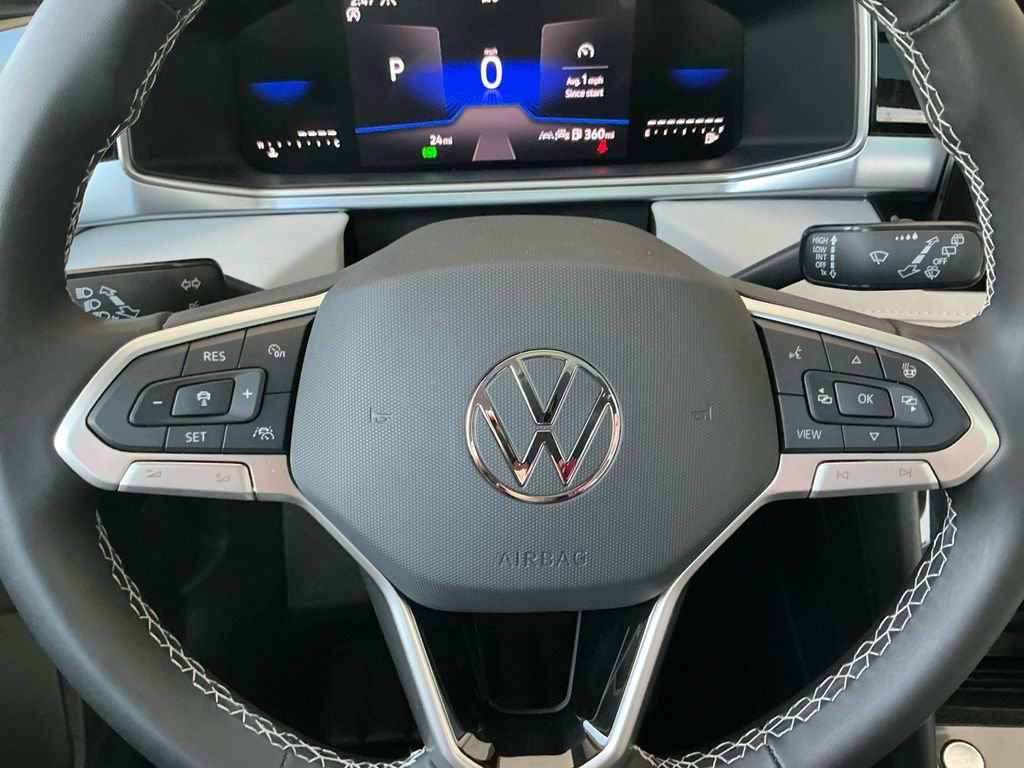 Certified 2025 Volkswagen Taos SE w/ Panoramic Sunroof Package AWD/4WD image 20