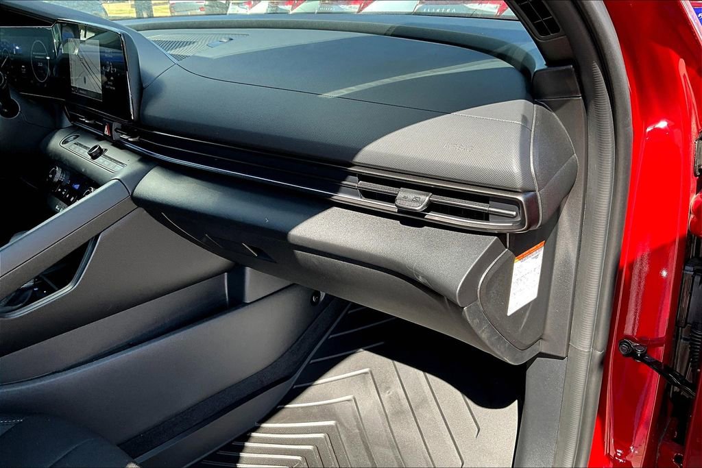 New 2025 Hyundai Elantra SEL image 18