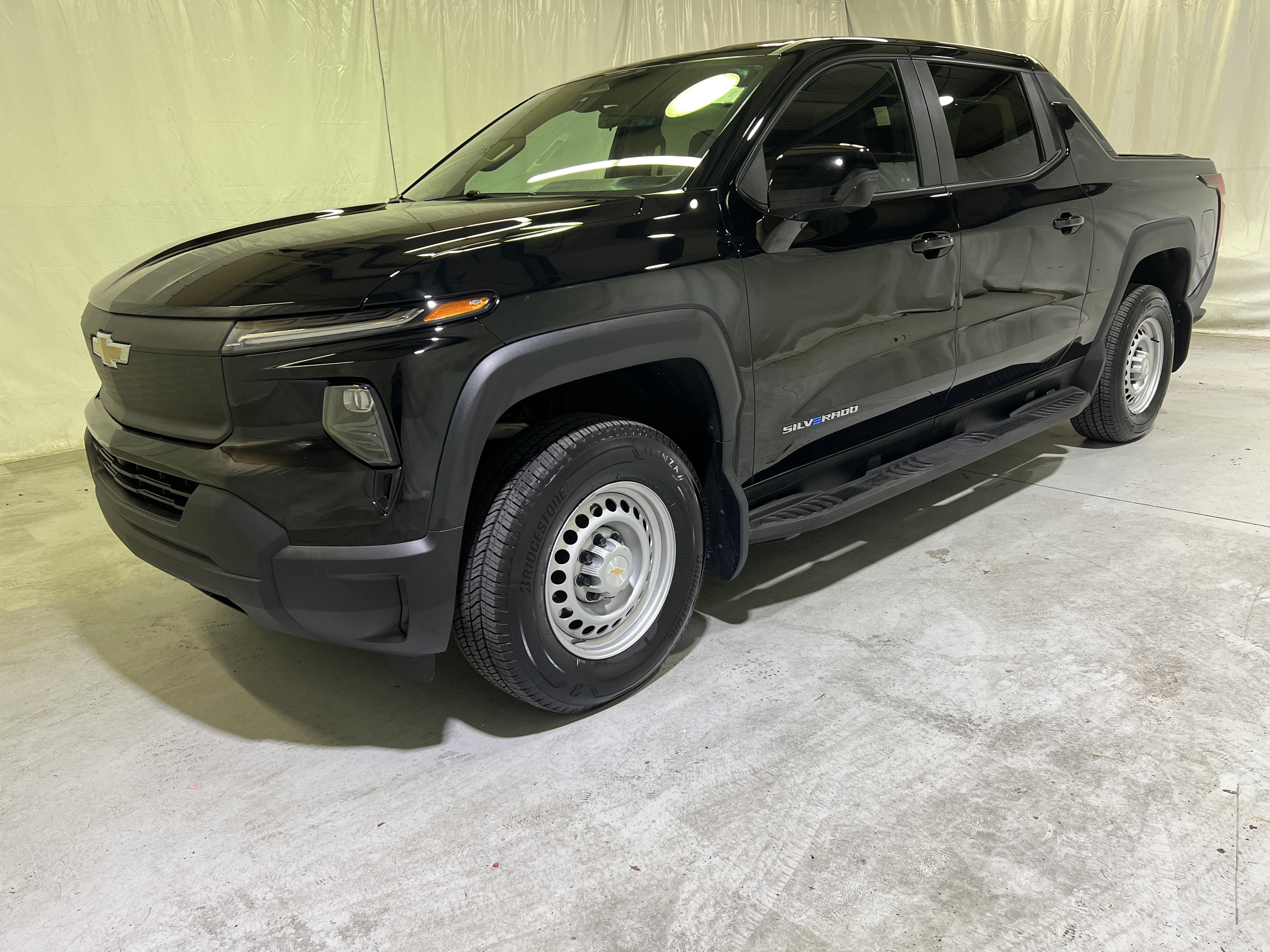 Used 2025 Chevrolet Silverado EV W/T AWD/4WD image 6