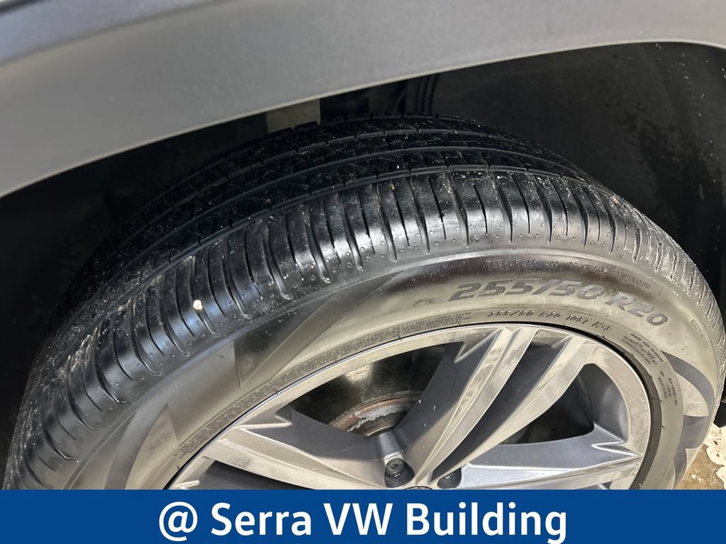 Certified 2022 Volkswagen Atlas SEL R-Line AWD/4WD image 13