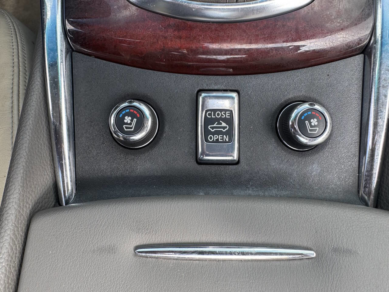 Used 2010 INFINITI G37 Base 2dr Convertible w/ Premium Pkg image 37