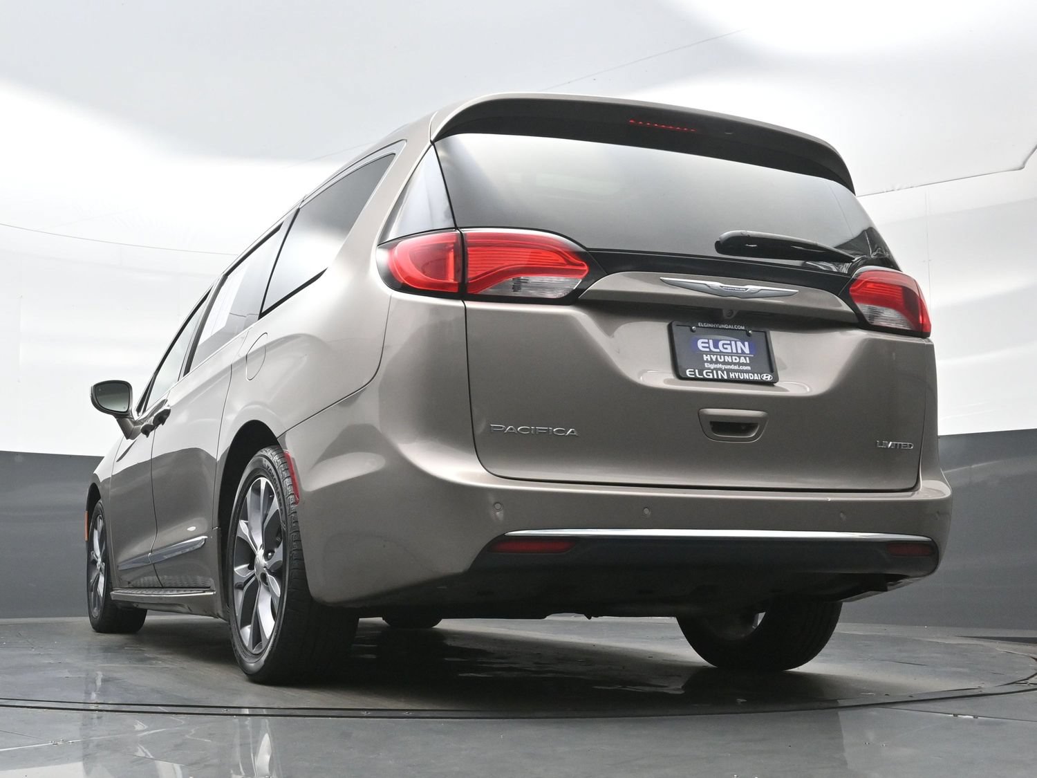 Used 2017 Chrysler Pacifica Limited FWD image 30