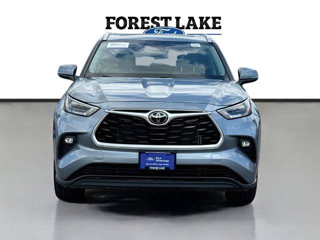 Used 2022 Toyota Highlander XLE FWD image 2