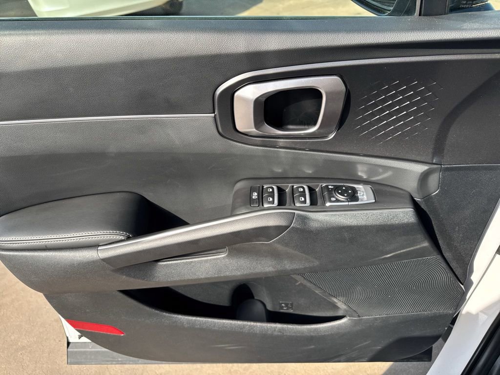 Used 2025 Kia Sorento LX FWD image 31