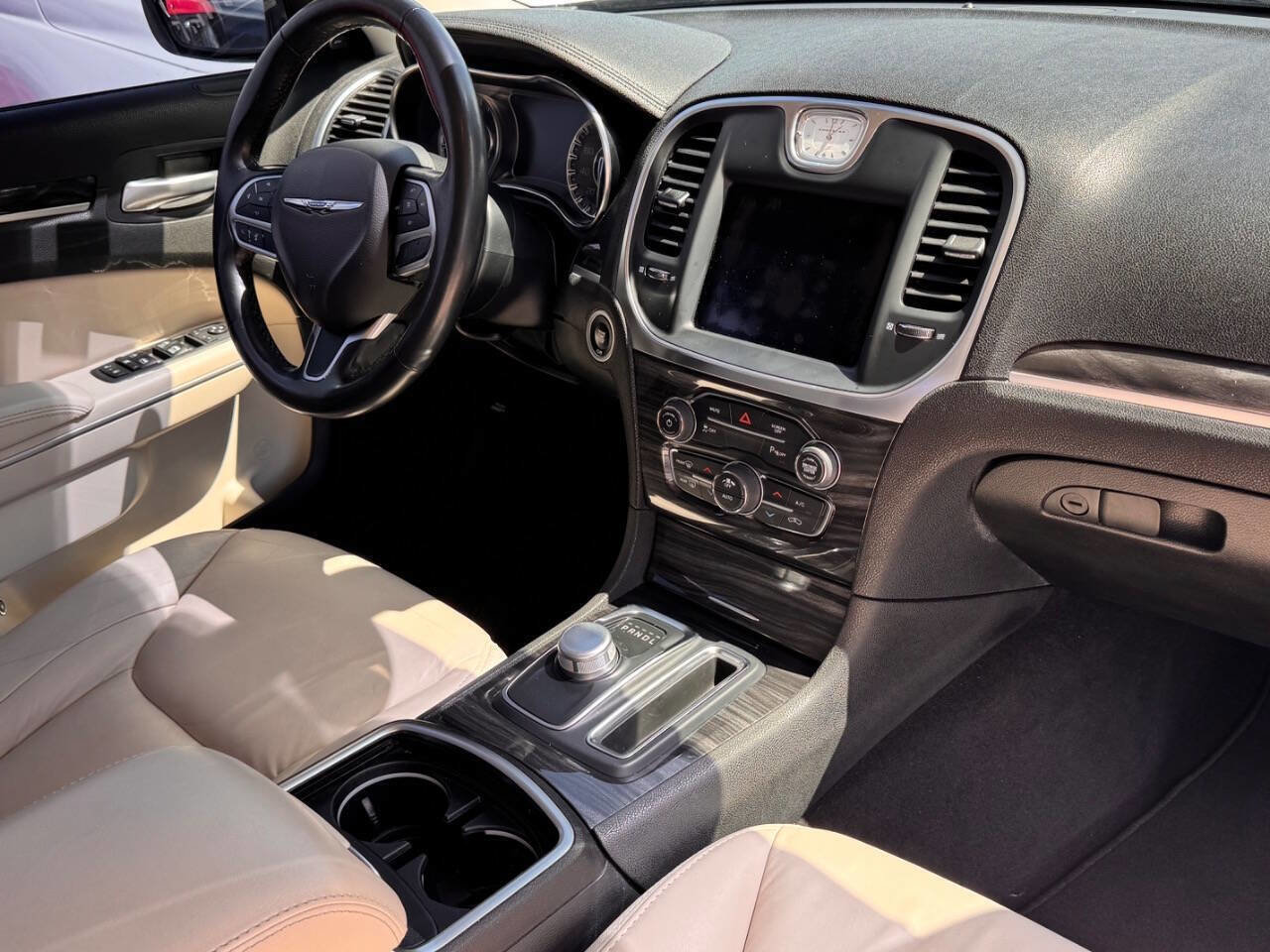 Used 2020 Chrysler 300 Touring L w/ 300 Premium Group image 14