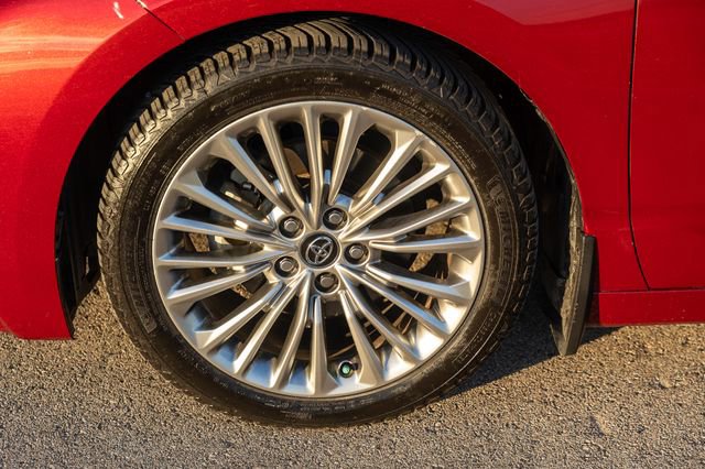 Used 2020 Toyota Avalon Limited image 10