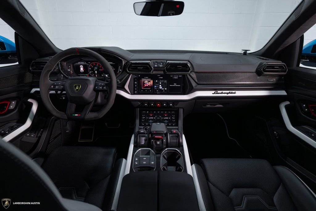 Used 2025 Lamborghini Urus Performante AWD/4WD image 2