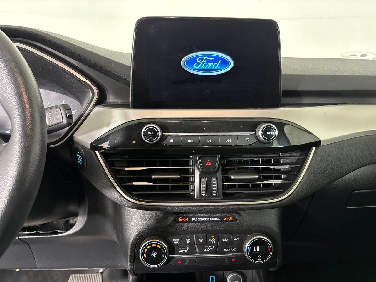 Used 2020 Ford Escape SE FWD image 17