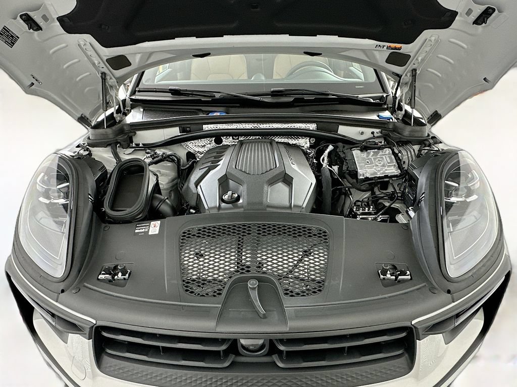 New 2026 Porsche Macan AWD/4WD image 32