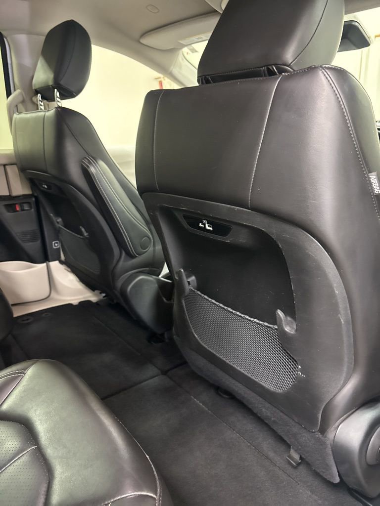 Used 2023 Chrysler Pacifica Touring-L FWD image 34
