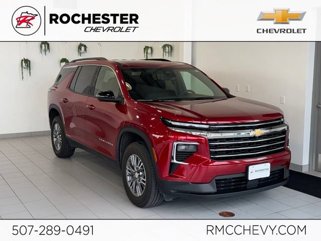 Used 2025 Chevrolet Traverse LT w/ Driver Confidence Package AWD/4WD image 1