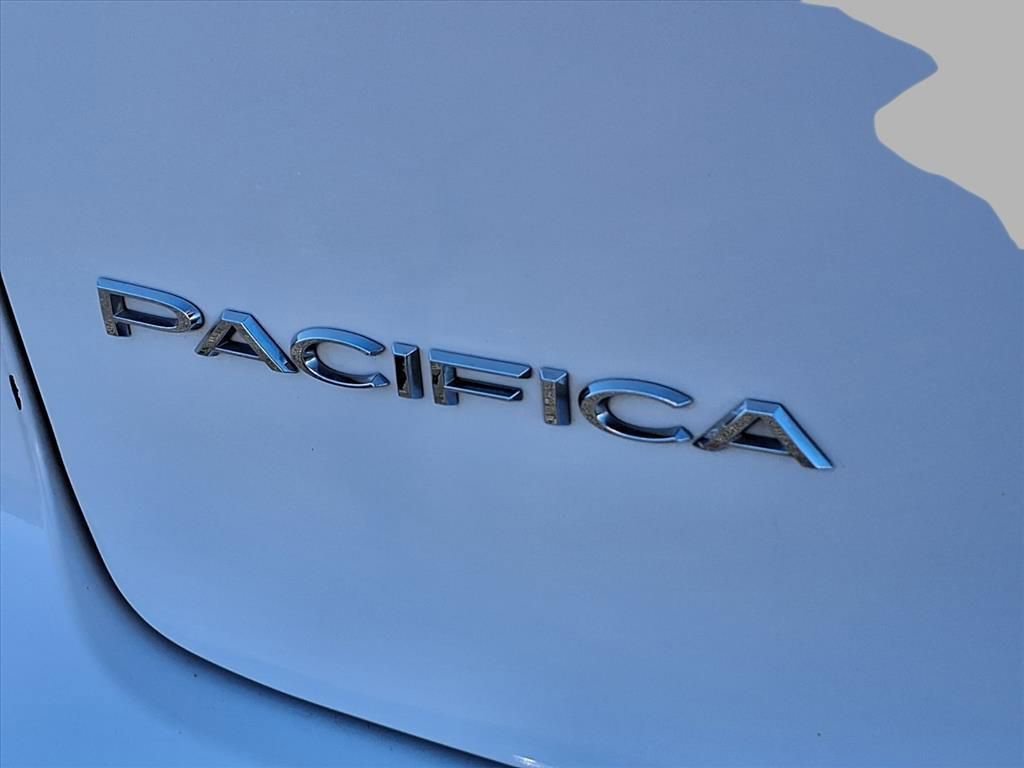 Used 2024 Chrysler Pacifica Select image 21