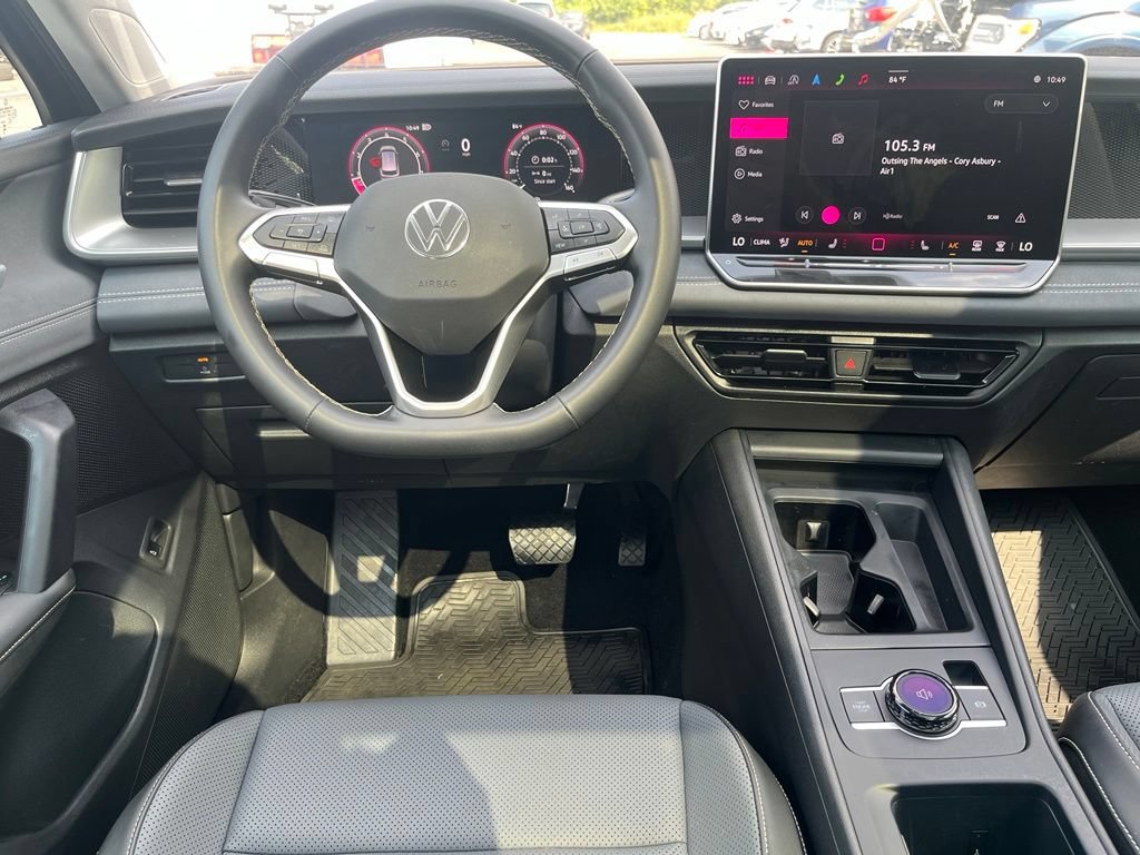 Certified 2025 Volkswagen Tiguan SE w/ Panoramic Sunroof Package AWD/4WD image 20