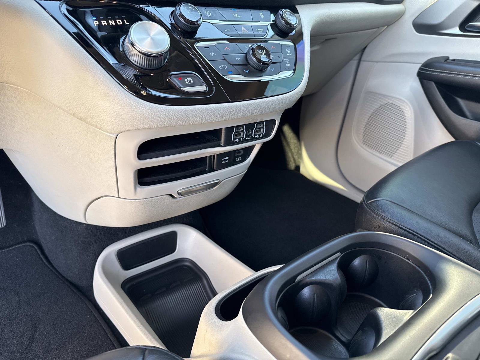 Certified 2022 Chrysler Pacifica Touring-L image 26