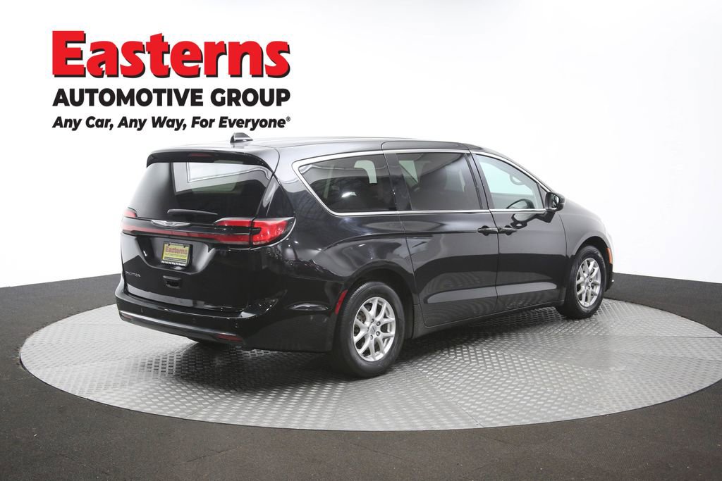 Used 2023 Chrysler Pacifica Touring-L FWD image 42