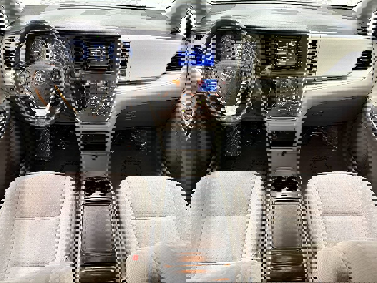 Used 2020 Toyota Sienna LE image 11